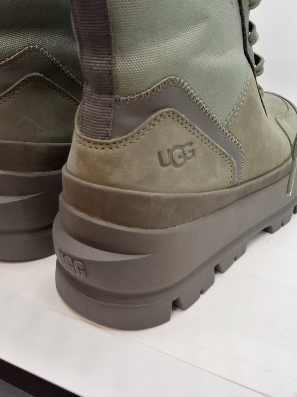 UGG Women's Boot "THE LUG" Moss Green, Waterproof. Size 6.5. New w/Out Box - Picture 16 of 16